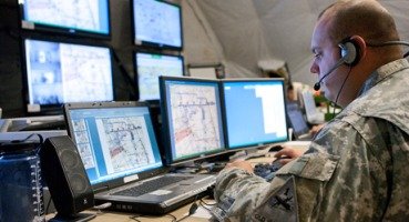 американская армия США армия испытания монитор компьютер слежка диспетчер пульт диспетчерское помещение диспетчерская солдат военная служба военнослужащий  
