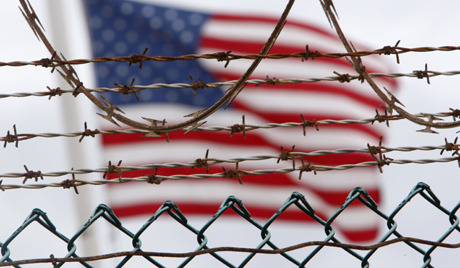 США американский флаг колючая проволока тюрьма безопасность